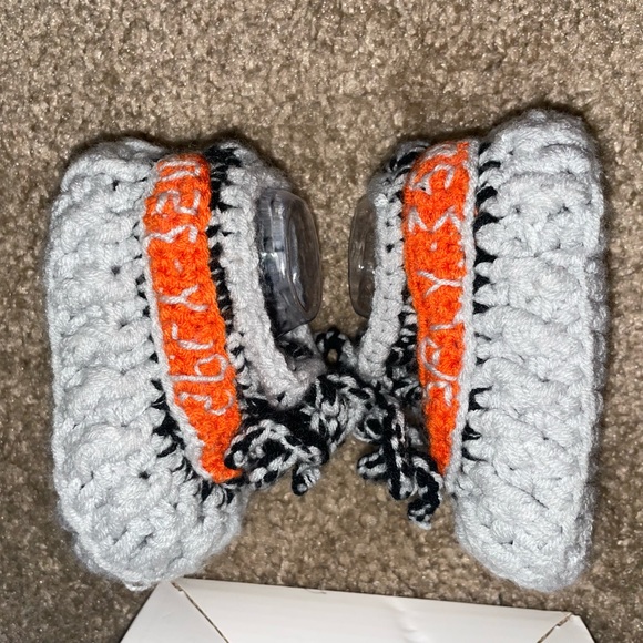 Baby Crochet Yeezy Belu - Picture 2 of 4